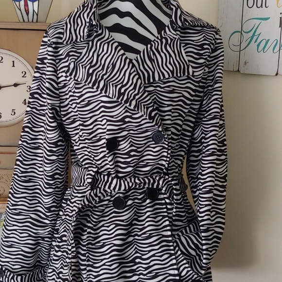 Beautiful Zebra print jacket! - Picture 2 of 5